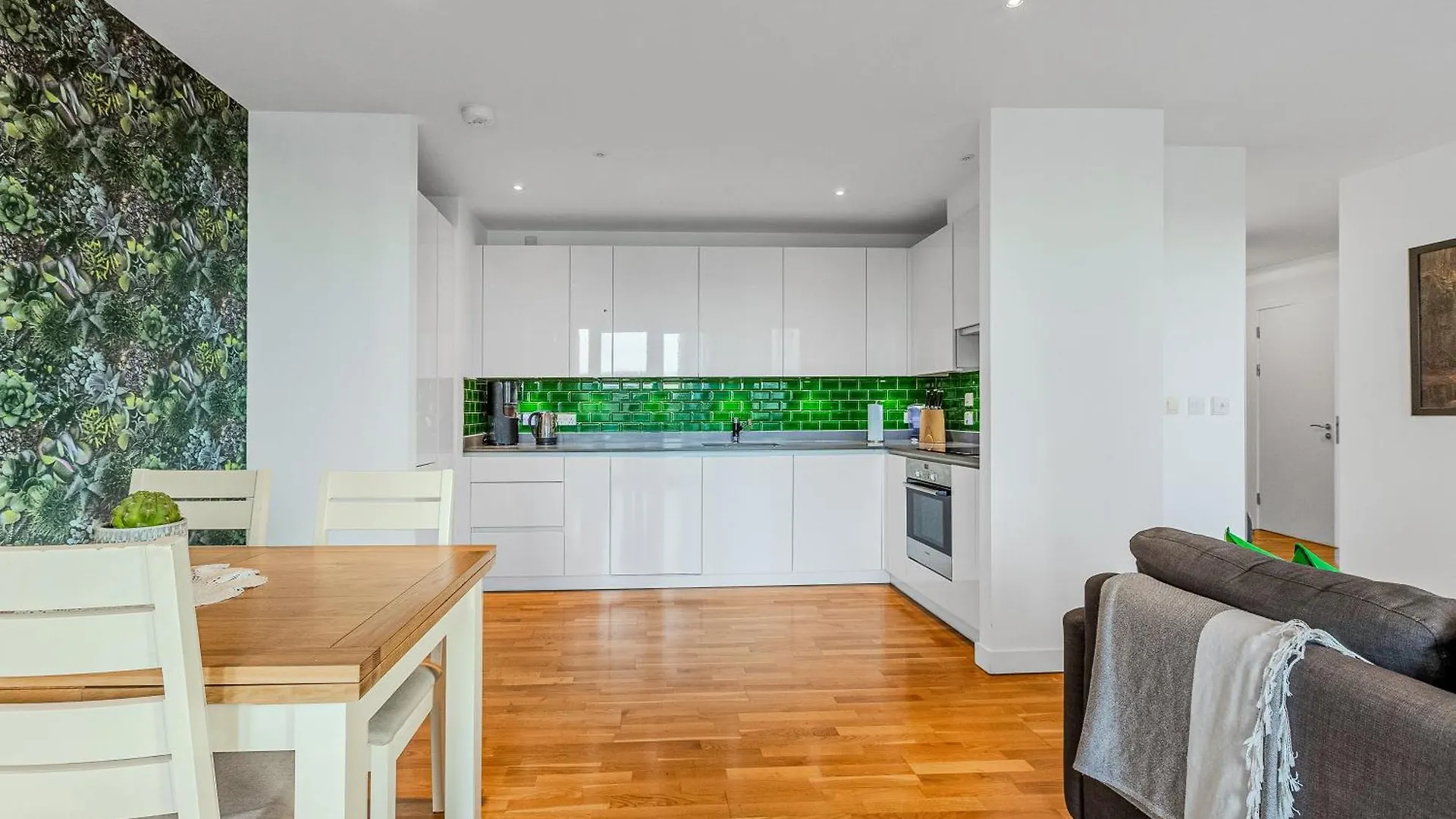 New Listing! 2Br With Balcony In Stratford, 3Min Dlr Apartment London 0*,  United Kingdom