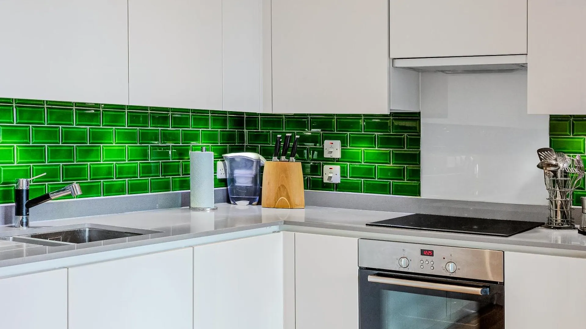 New Listing! 2Br With Balcony In Stratford, 3Min Dlr Apartment London United Kingdom