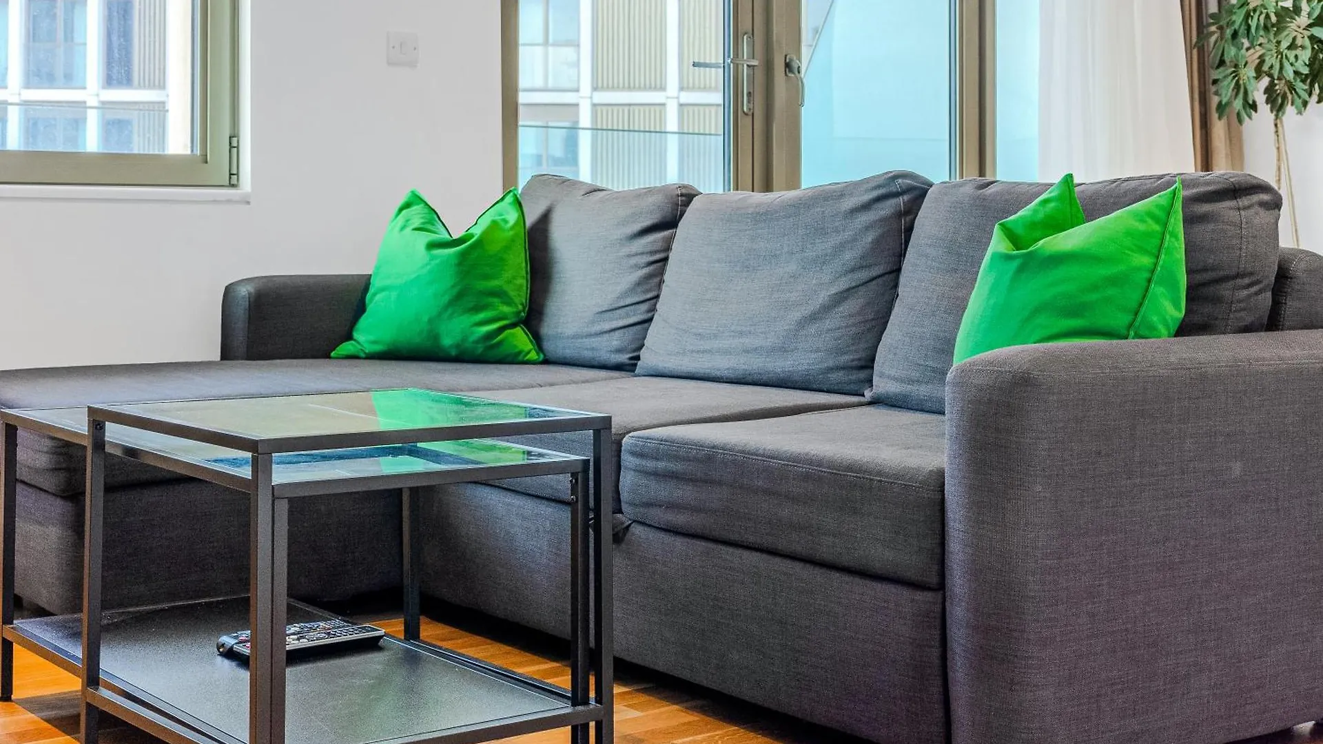 New Listing! 2Br With Balcony In Stratford, 3Min Dlr Apartment London