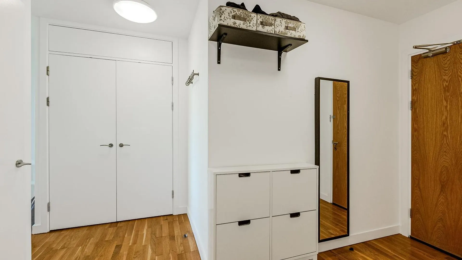 New Listing! 2Br With Balcony In Stratford, 3Min Dlr Apartment London