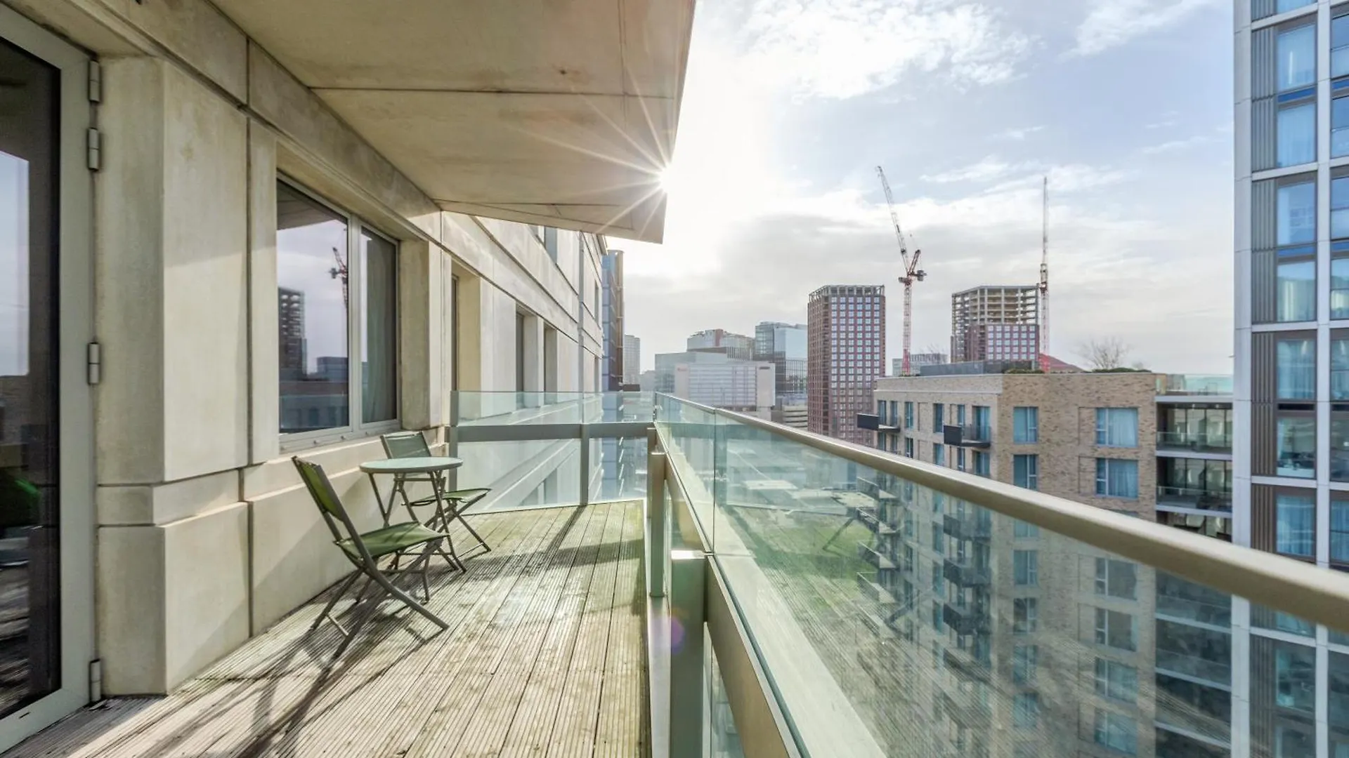 New Listing! 2Br With Balcony In Stratford, 3Min Dlr Apartment London