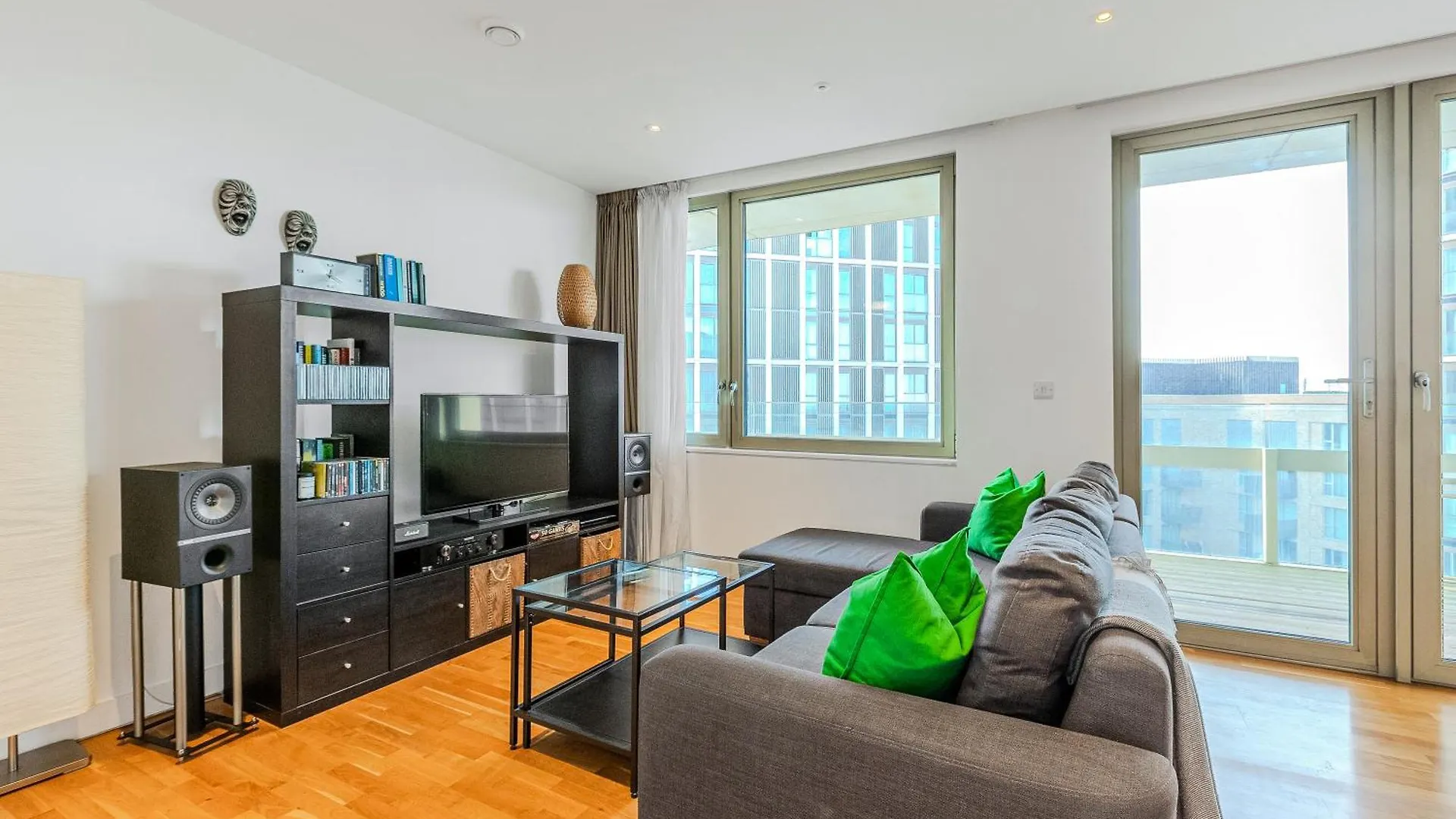 New Listing! 2Br With Balcony In Stratford, 3Min Dlr Apartment London