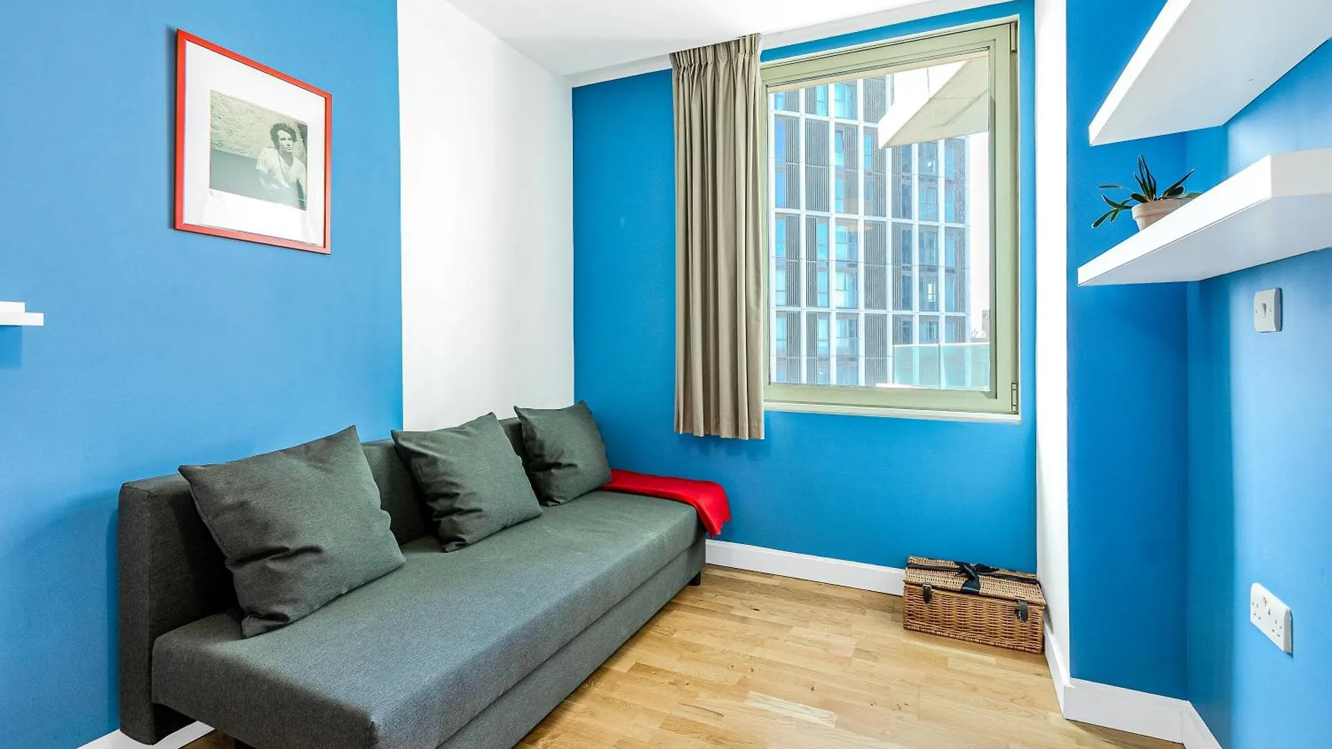 New Listing! 2Br With Balcony In Stratford, 3Min Dlr Apartment London