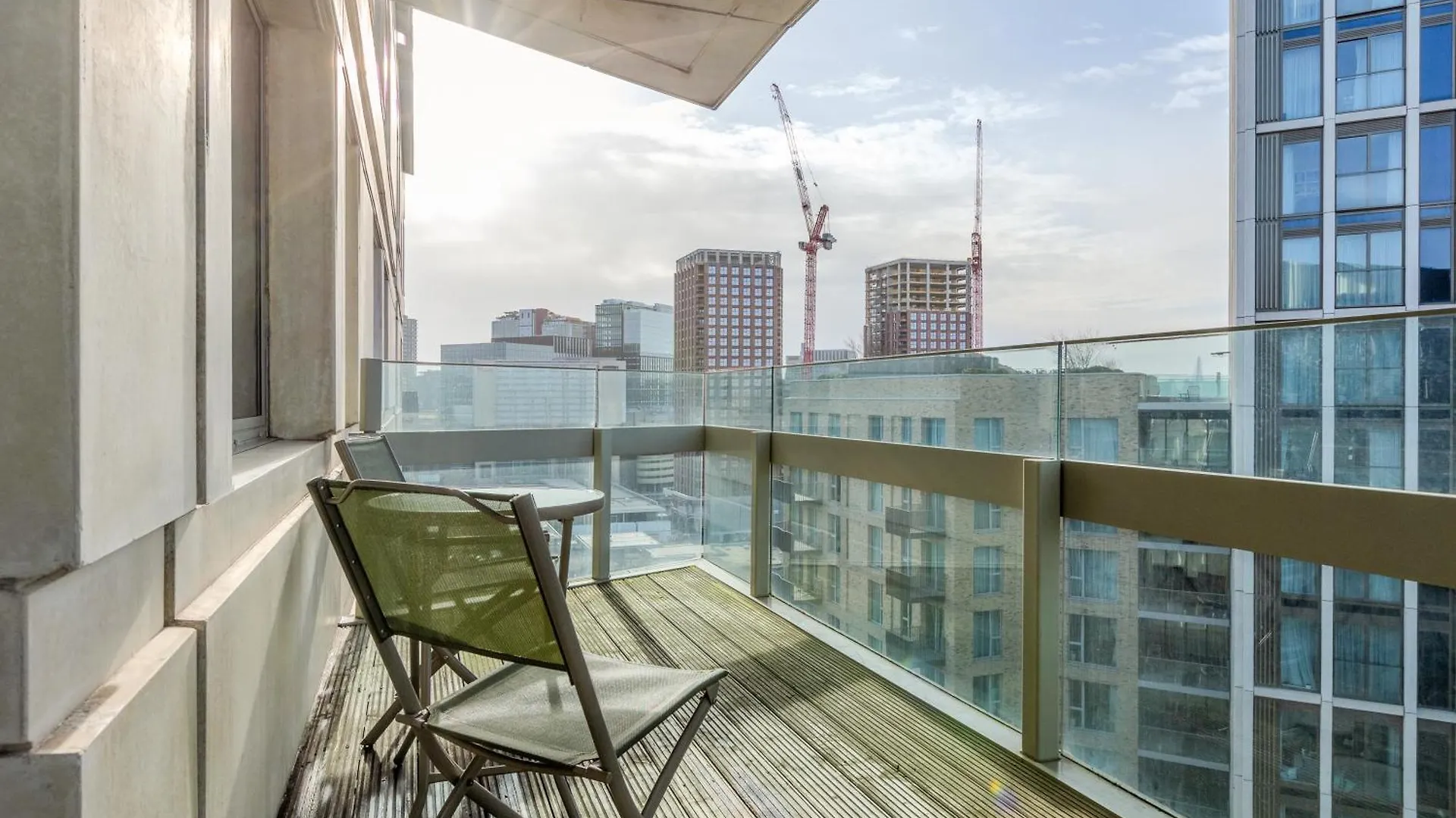 New Listing! 2Br With Balcony In Stratford, 3Min Dlr Apartment London United Kingdom
