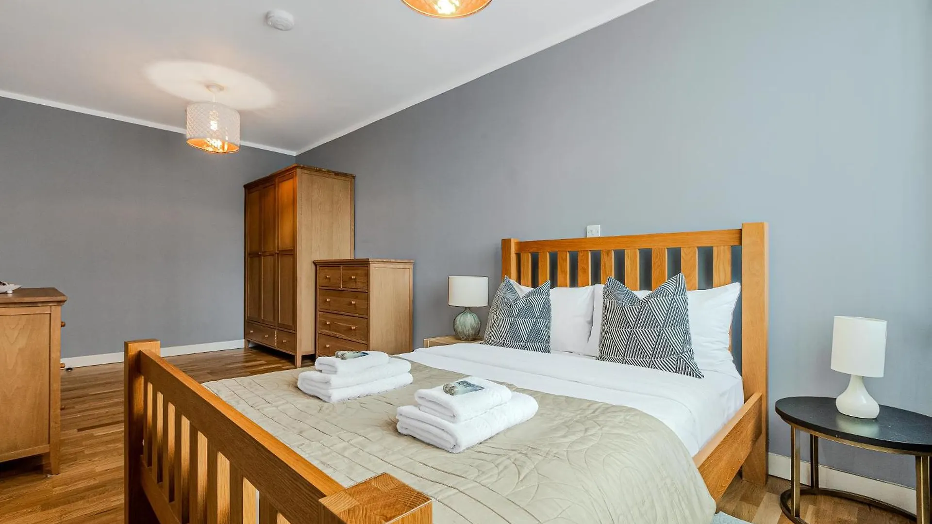 New Listing! 2Br With Balcony In Stratford, 3Min Dlr Apartment London 0*,  United Kingdom