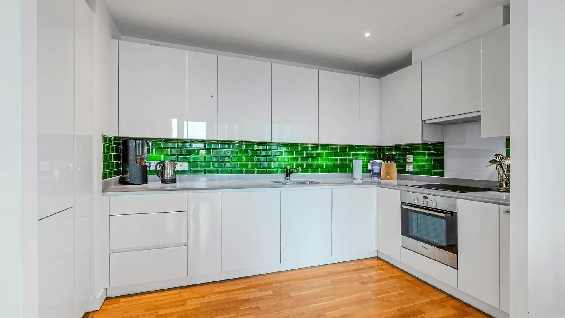 New Listing! 2Br With Balcony In Stratford, 3Min Dlr Apartment London