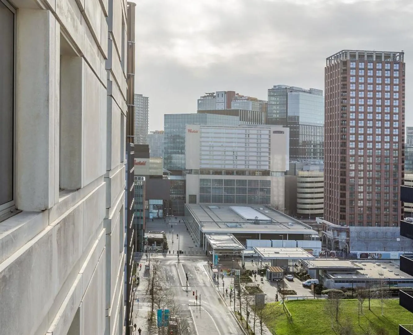 New Listing! 2Br With Balcony In Stratford, 3Min Dlr Apartment London
