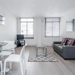  Apartment Roomspace Serviced Apartments - River House