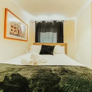  Apartment Luxury Riverview Apartment: Excel & Canary Wharf Proximity
