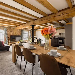  Apartment Wild Roses Serviced - Excel Warehouse 2